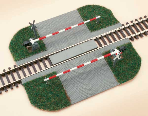 Level crossing with barriers<br /><a href='images/pictures/Auhagen/41582.jpg' target='_blank'>Full size image</a>